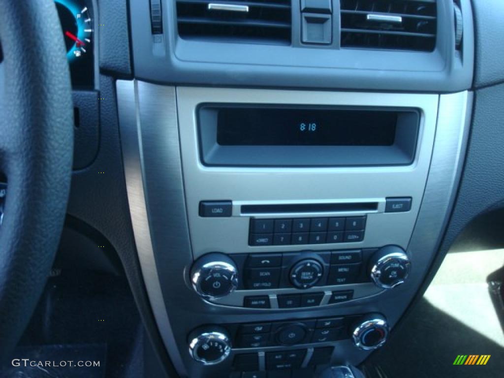 2010 Fusion SE - Brilliant Silver Metallic / Charcoal Black photo #9