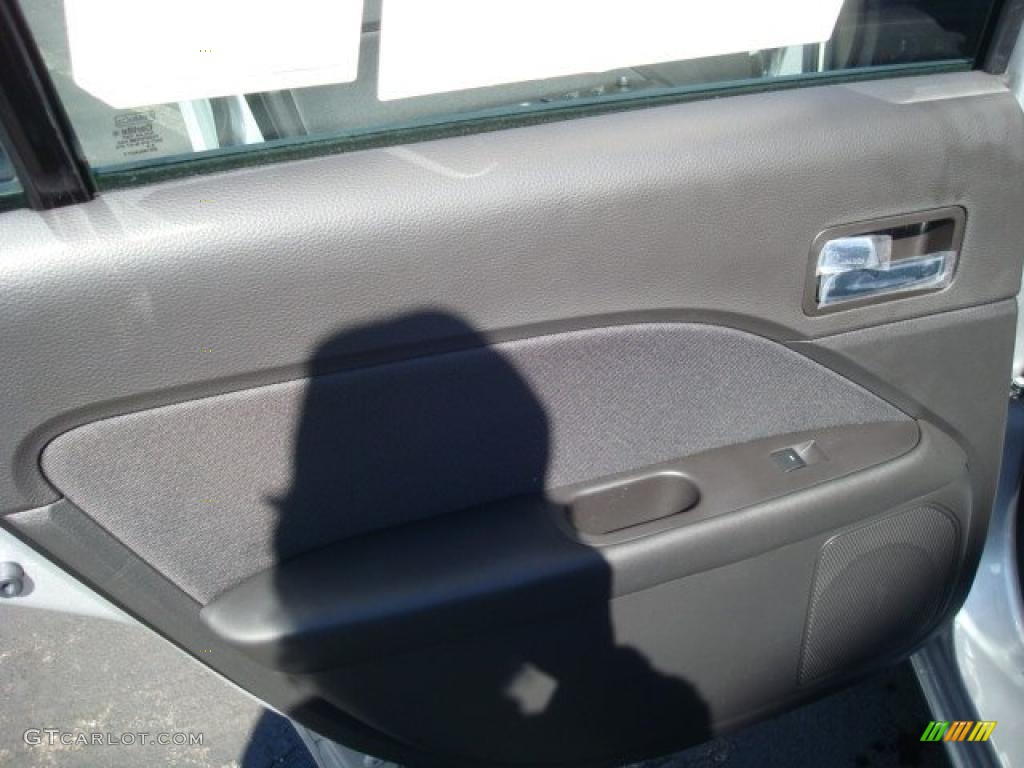 2010 Fusion SE - Brilliant Silver Metallic / Charcoal Black photo #14