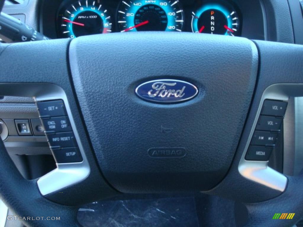 2010 Fusion SE - Brilliant Silver Metallic / Charcoal Black photo #17