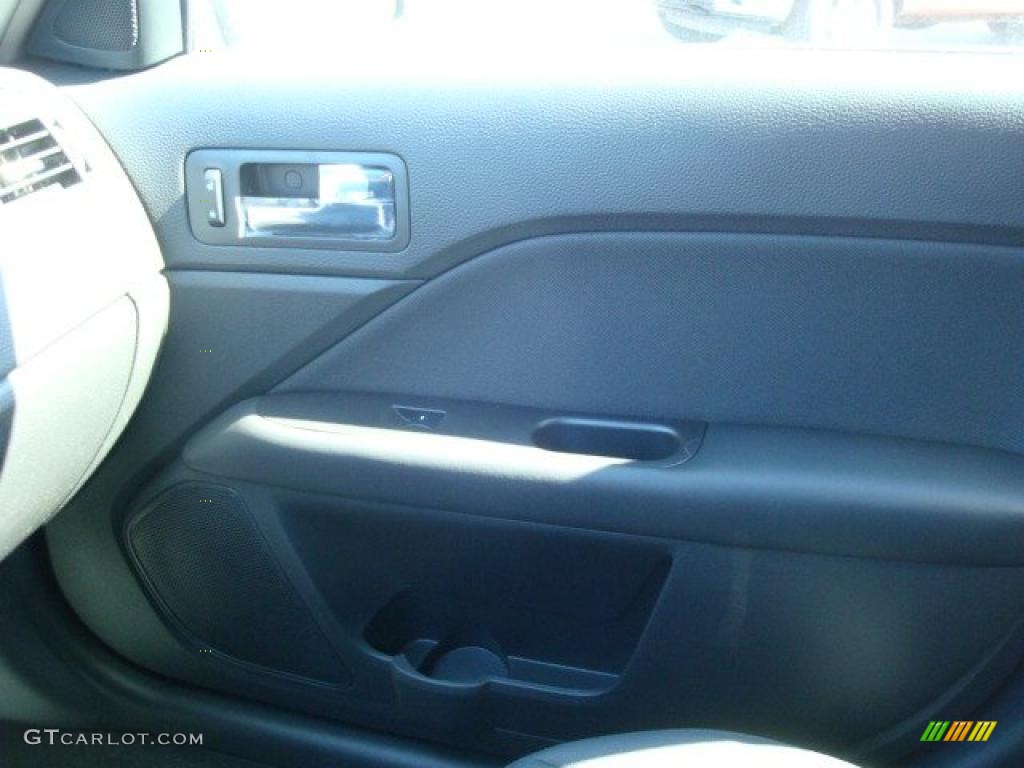 2010 Fusion SE - Brilliant Silver Metallic / Charcoal Black photo #18