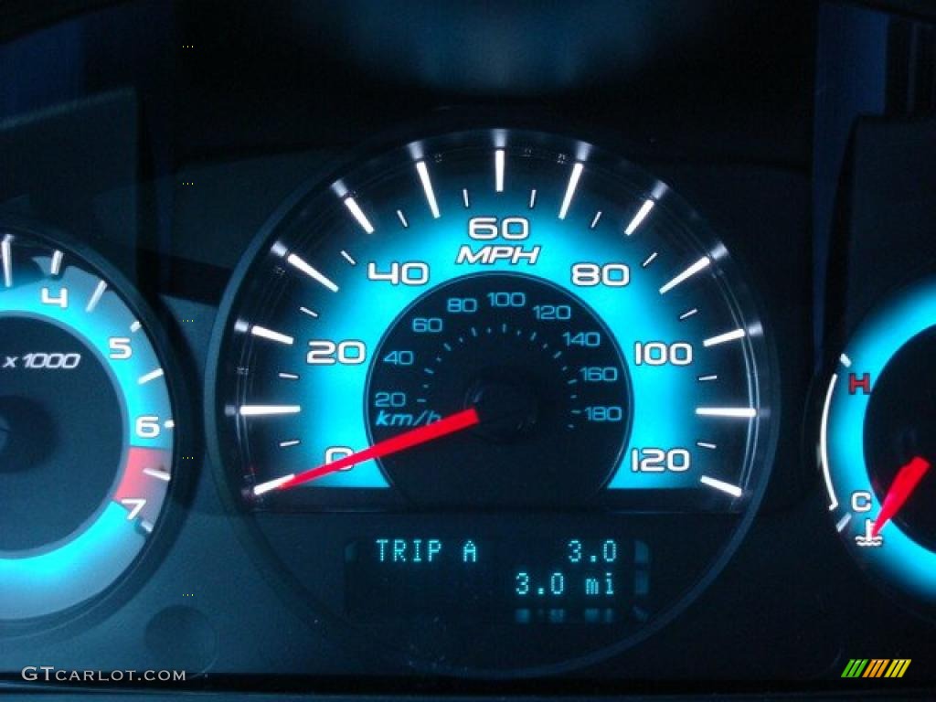 2010 Fusion SE - Brilliant Silver Metallic / Charcoal Black photo #20