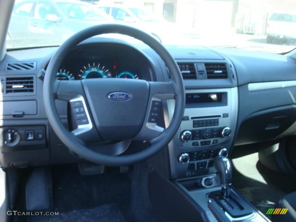 2010 Fusion SE - Atlantis Green Metallic / Charcoal Black photo #13