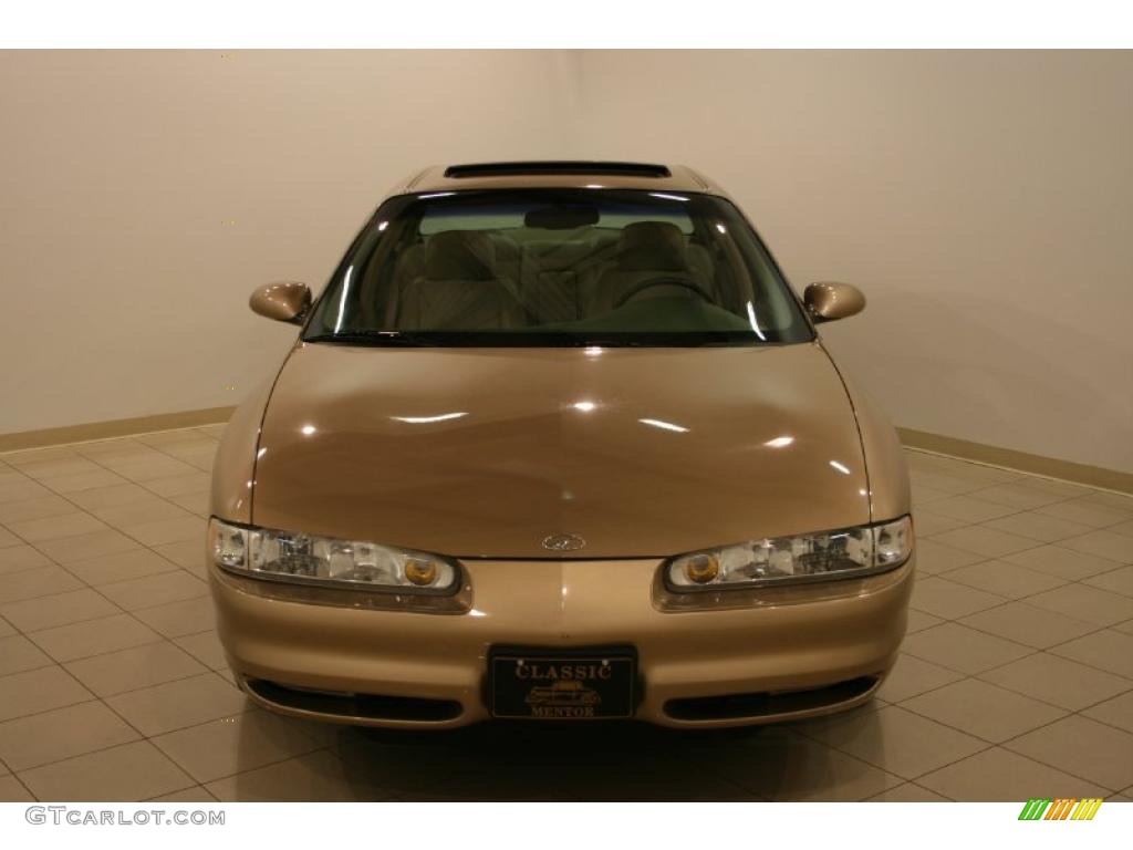 1998 Intrigue GL - Gold Metallic / Beige photo #2