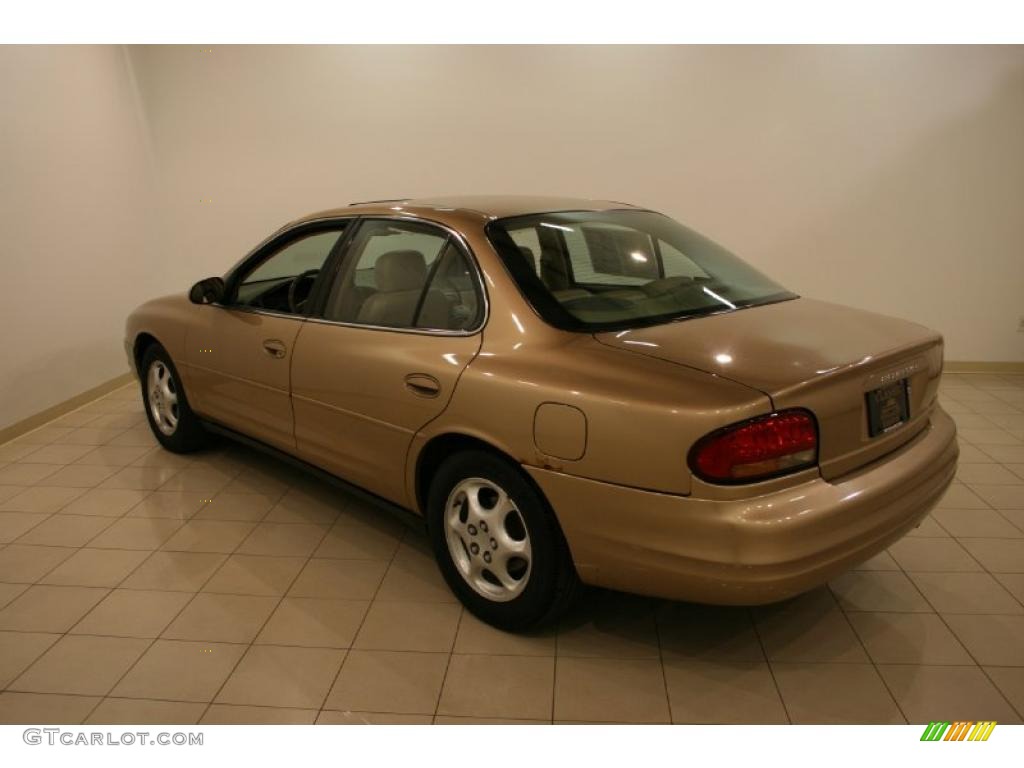 1998 Intrigue GL - Gold Metallic / Beige photo #5