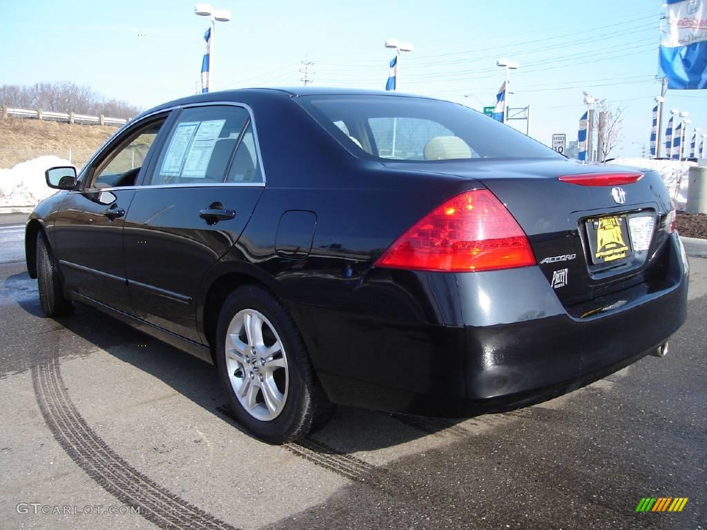 2006 Accord SE Sedan - Nighthawk Black Pearl / Ivory photo #3