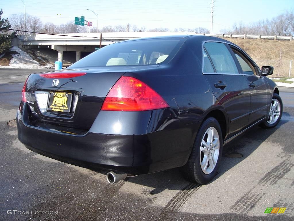 2006 Accord SE Sedan - Nighthawk Black Pearl / Ivory photo #5