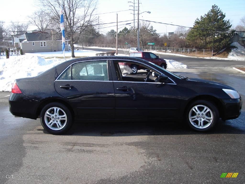 2006 Accord SE Sedan - Nighthawk Black Pearl / Ivory photo #6