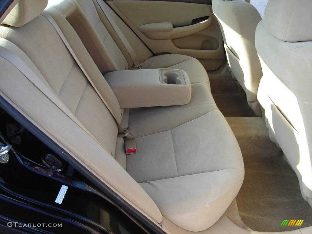 2006 Accord SE Sedan - Nighthawk Black Pearl / Ivory photo #14