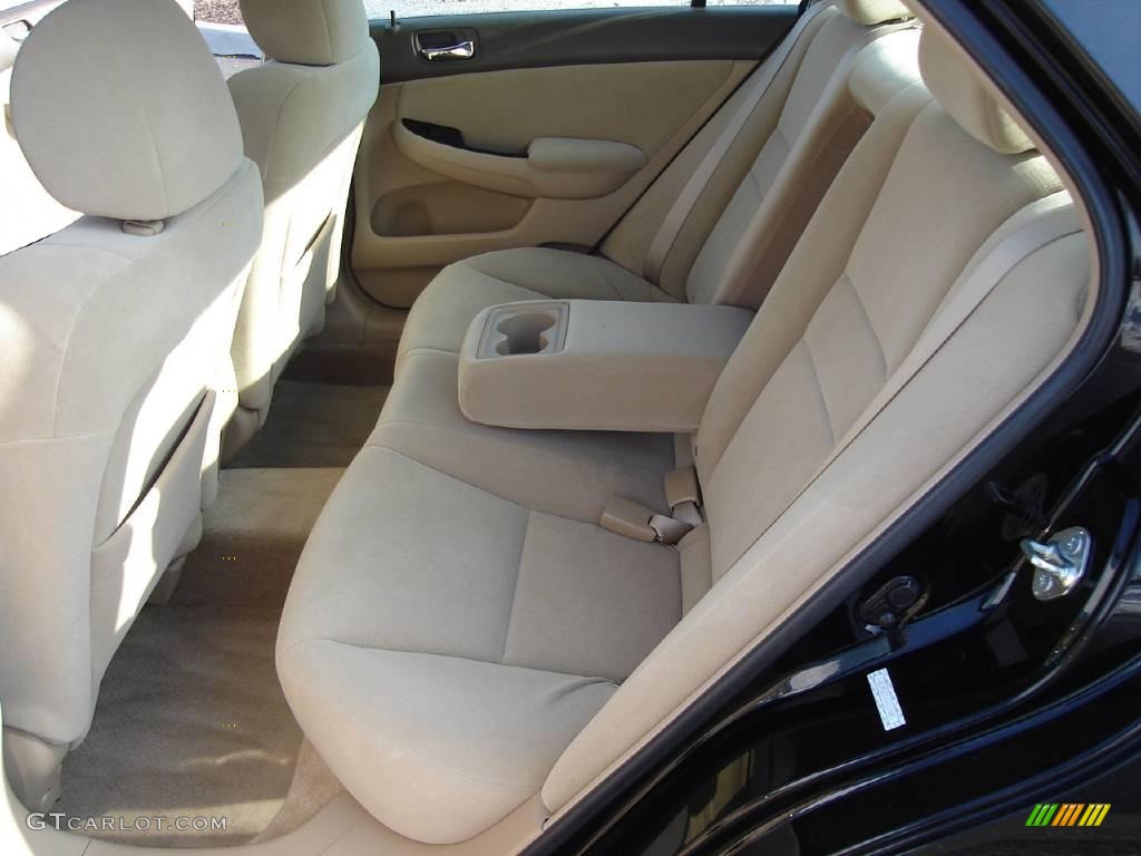 2006 Accord SE Sedan - Nighthawk Black Pearl / Ivory photo #15
