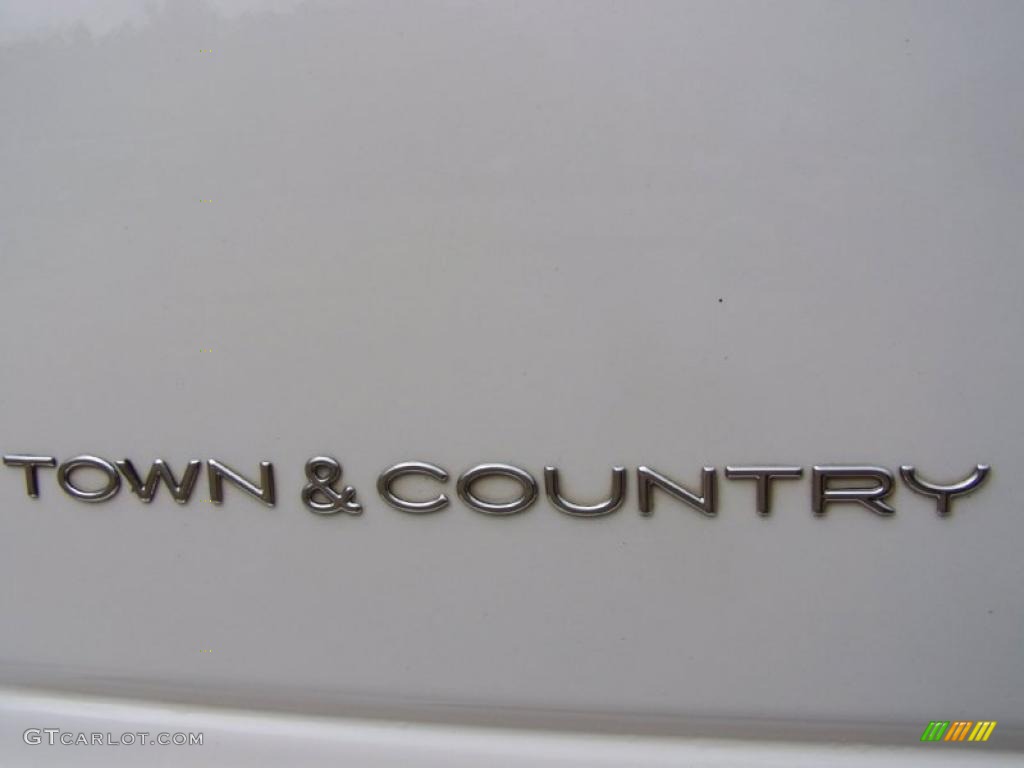 2005 Town & Country Limited - Stone White / Medium Slate Gray photo #19