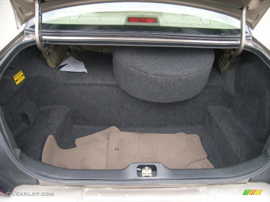 2004 Grand Marquis LS - Arizona Beige Metallic / Medium Parchment photo #12