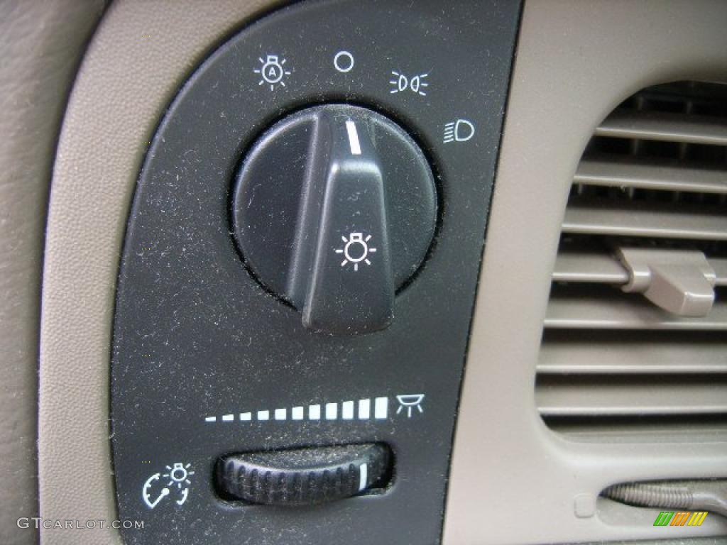 2004 Grand Marquis LS - Arizona Beige Metallic / Medium Parchment photo #24