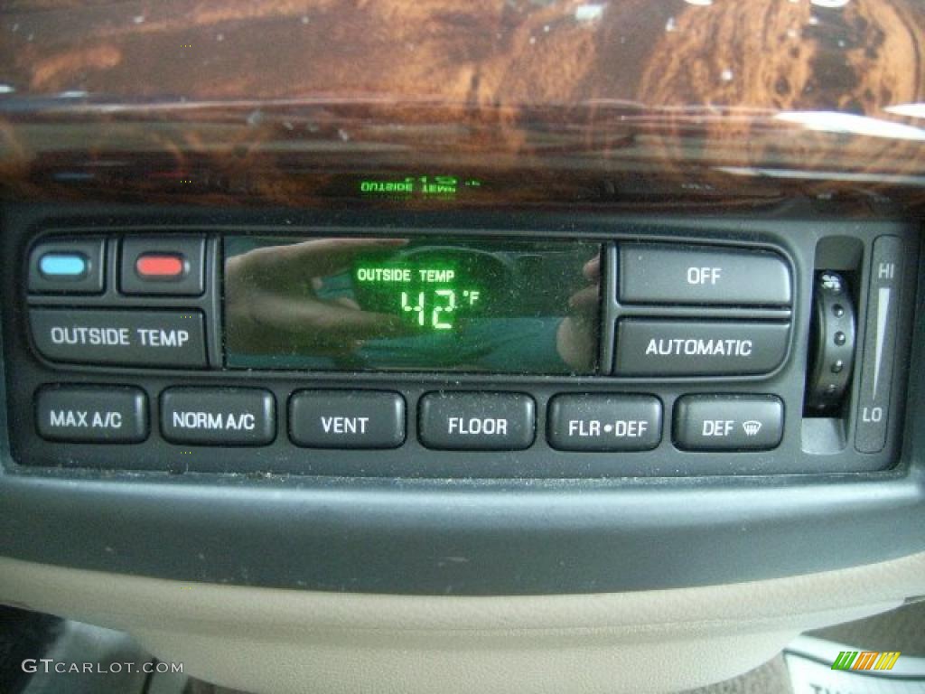 2004 Grand Marquis LS - Arizona Beige Metallic / Medium Parchment photo #25