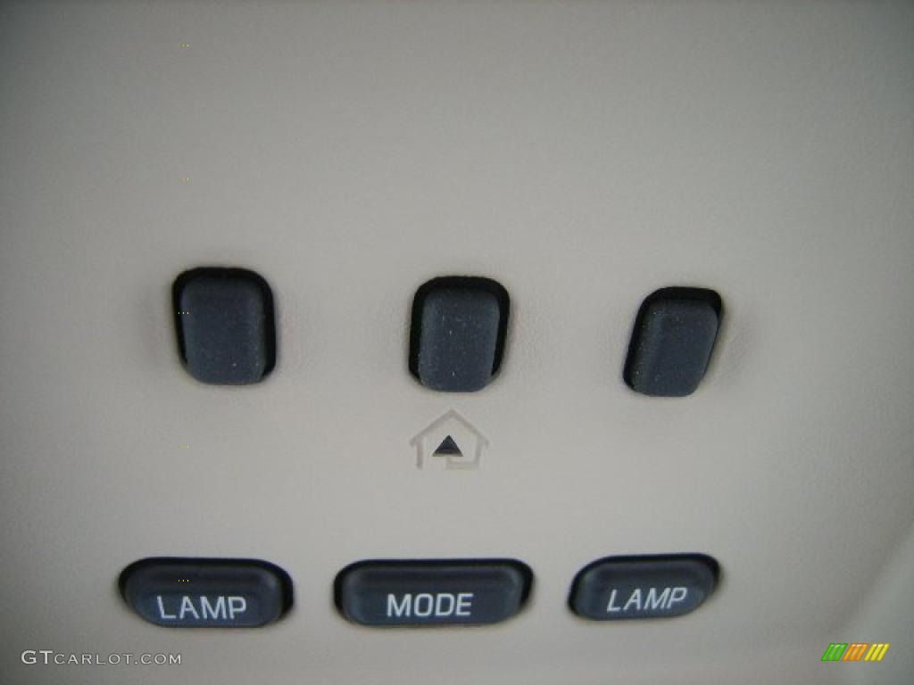 2004 Grand Marquis LS - Arizona Beige Metallic / Medium Parchment photo #28