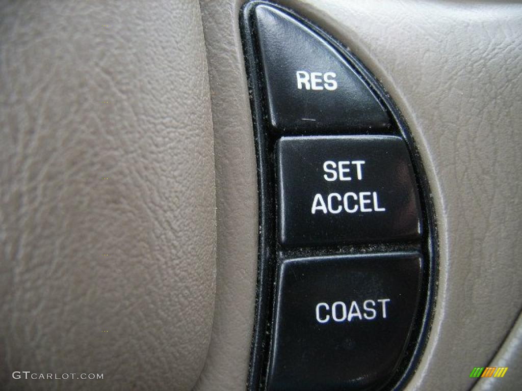 2004 Grand Marquis LS - Arizona Beige Metallic / Medium Parchment photo #31