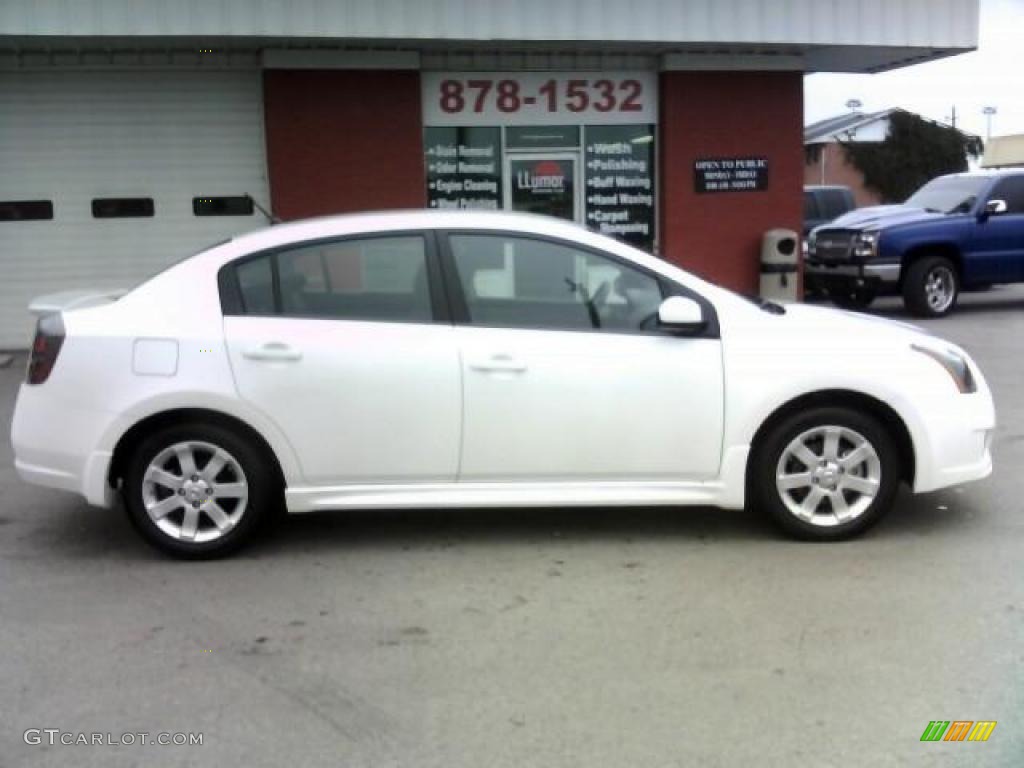2010 Sentra 2.0 SR - Aspen White / Beige photo #4