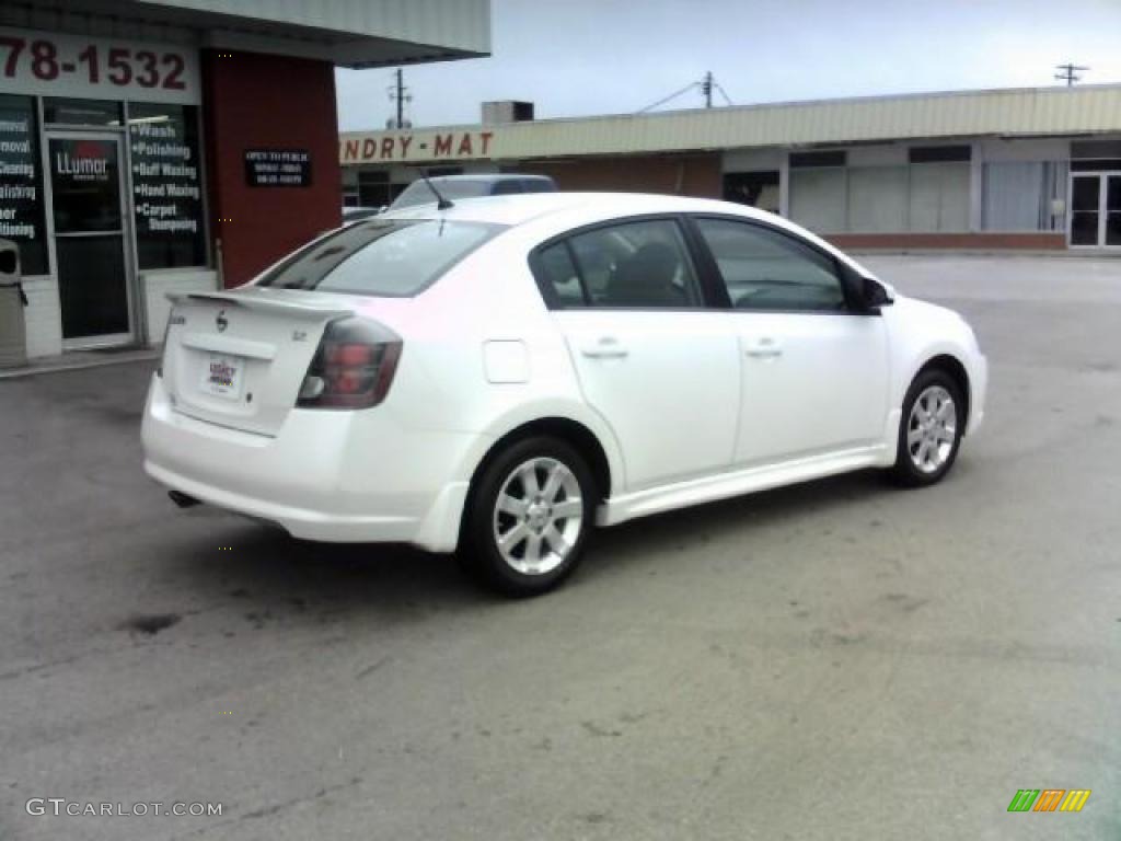2010 Sentra 2.0 SR - Aspen White / Beige photo #5