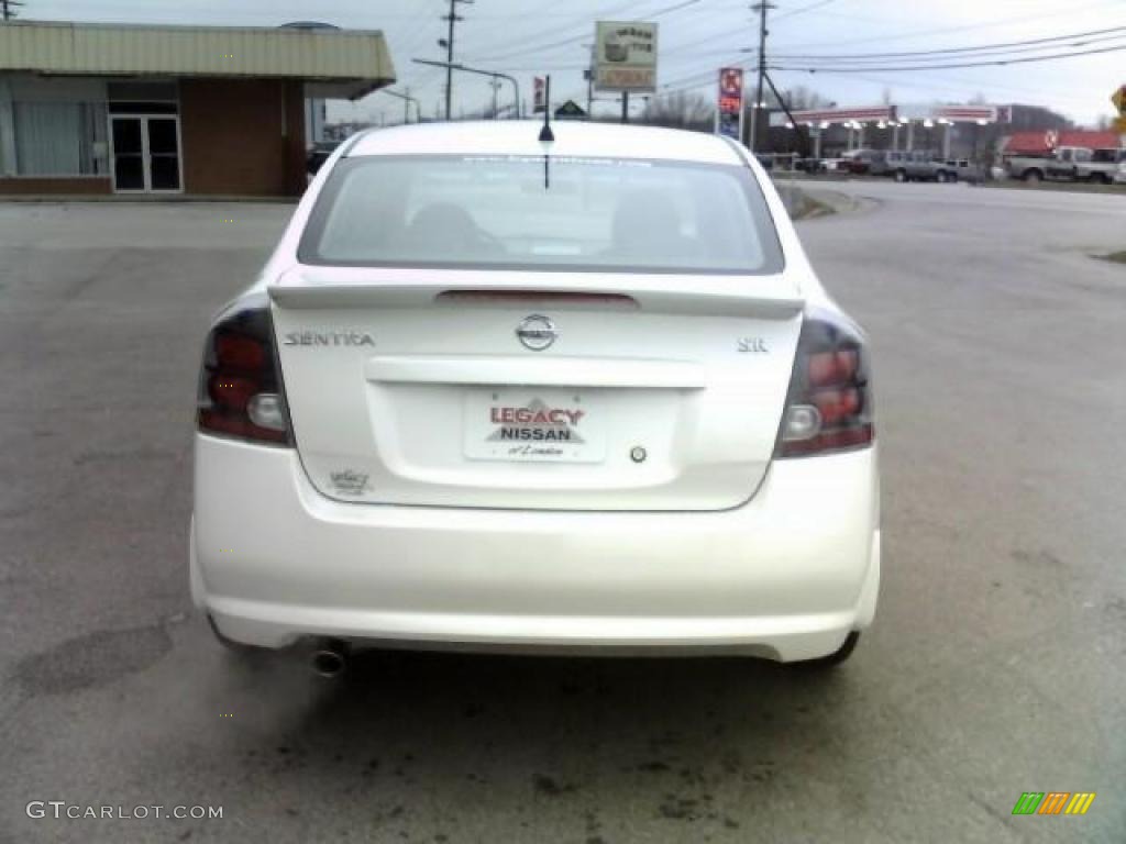 2010 Sentra 2.0 SR - Aspen White / Beige photo #6