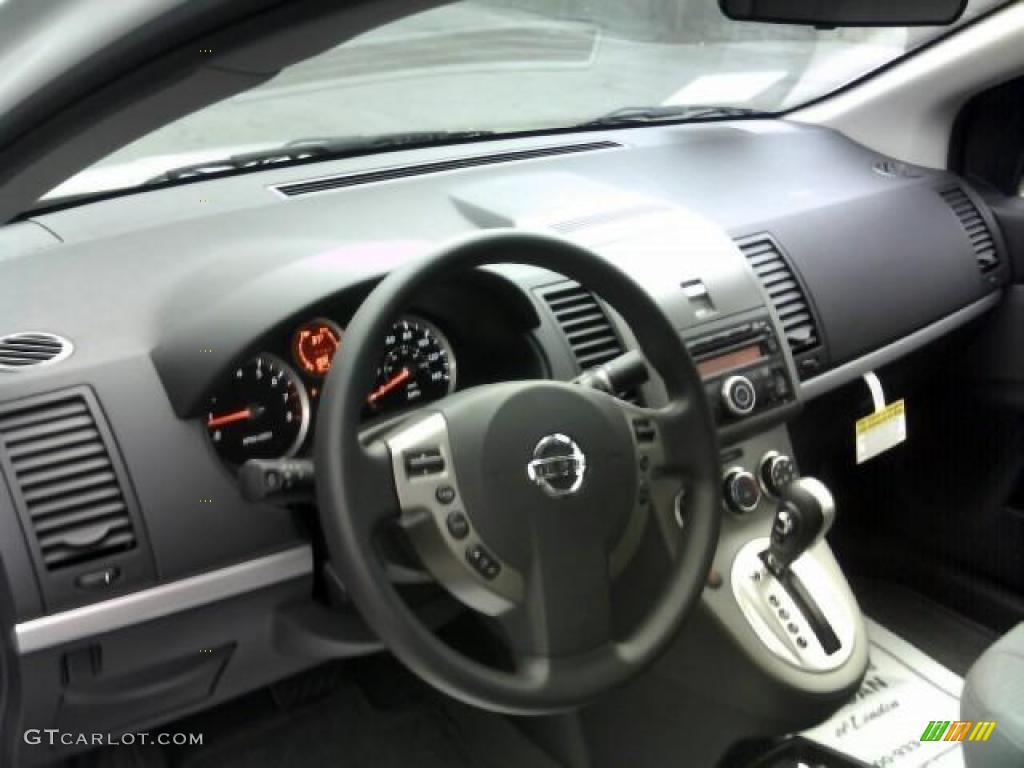 2010 Sentra 2.0 SR - Aspen White / Beige photo #11