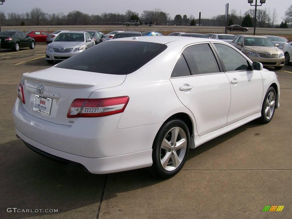 2010 Camry SE - Super White / Ash Gray photo #4