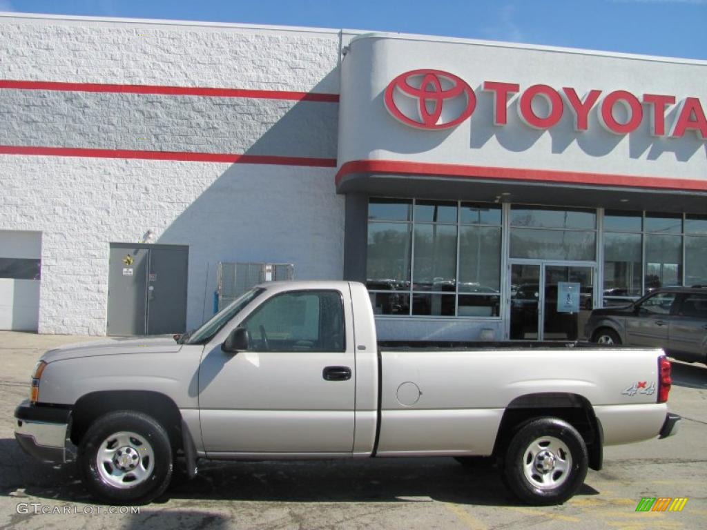 2004 Silverado 1500 Regular Cab 4x4 - Silver Birch Metallic / Dark Charcoal photo #2