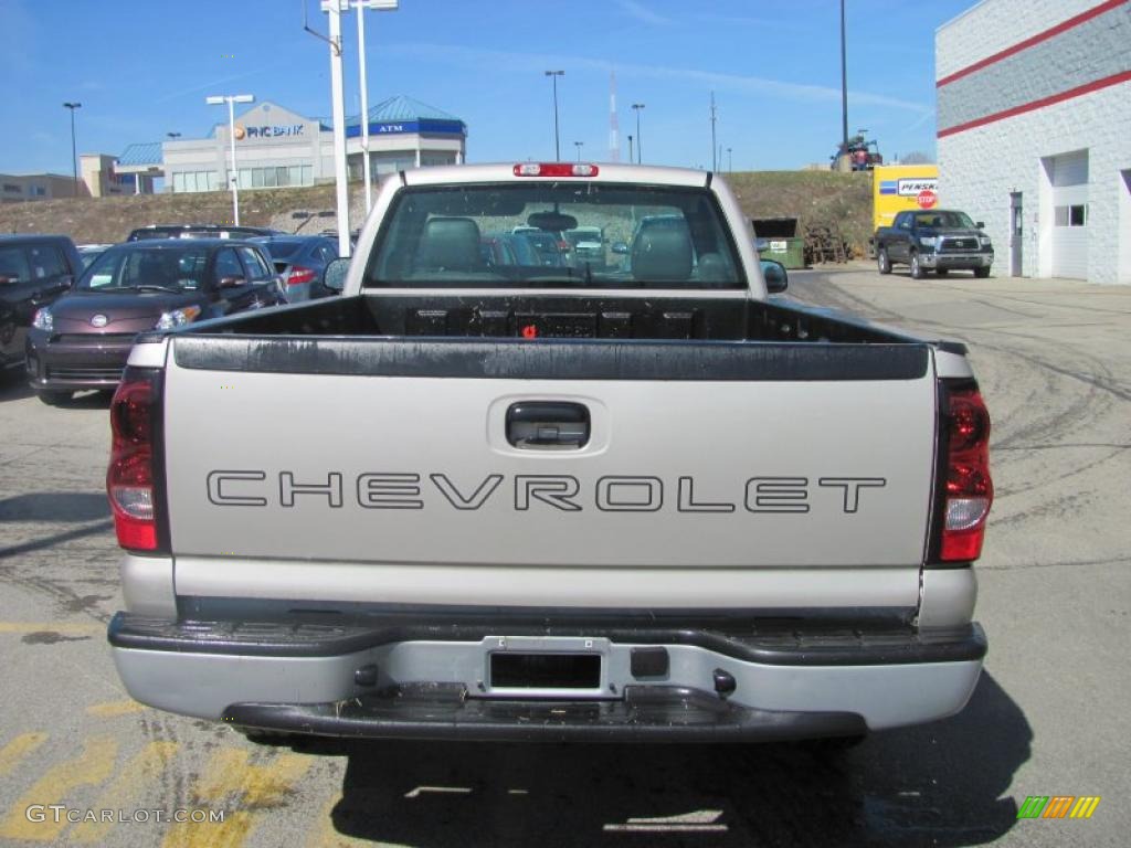 2004 Silverado 1500 Regular Cab 4x4 - Silver Birch Metallic / Dark Charcoal photo #4