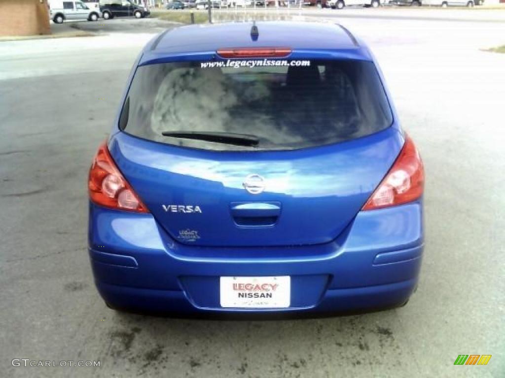 2010 Versa 1.8 S Hatchback - Metallic Blue / Charcoal photo #6