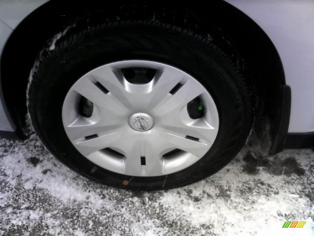 2010 Versa 1.8 S Hatchback - Brilliant Silver Metallic / Charcoal photo #9