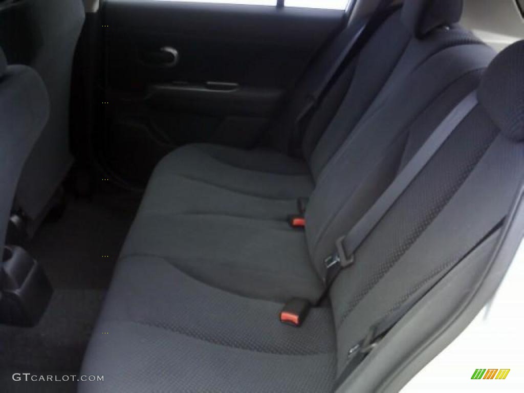 2010 Versa 1.8 S Hatchback - Brilliant Silver Metallic / Charcoal photo #12