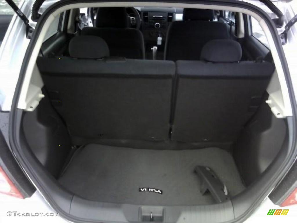 2010 Versa 1.8 S Hatchback - Brilliant Silver Metallic / Charcoal photo #13