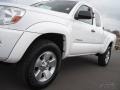 2005 Super White Toyota Tacoma V6 Access Cab 4x4  photo #24