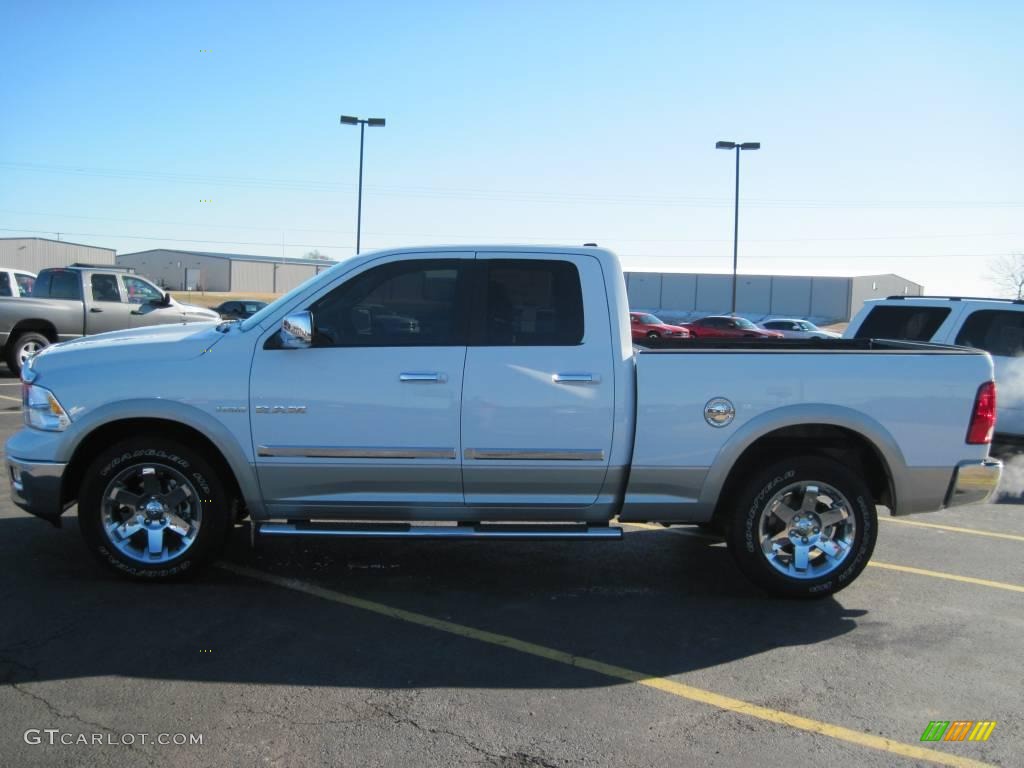 2010 Ram 1500 Laramie Quad Cab 4x4 - Stone White / Light Pebble Beige/Bark Brown photo #3