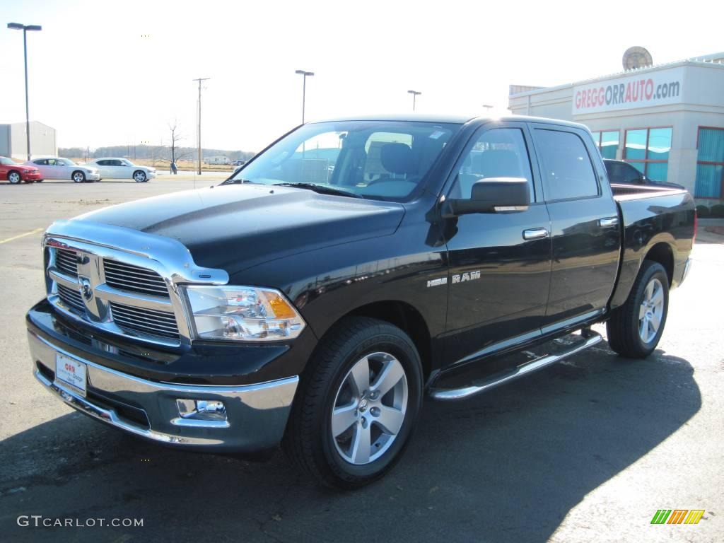 2010 Ram 1500 Big Horn Crew Cab - Brilliant Black Crystal Pearl / Dark Slate/Medium Graystone photo #2