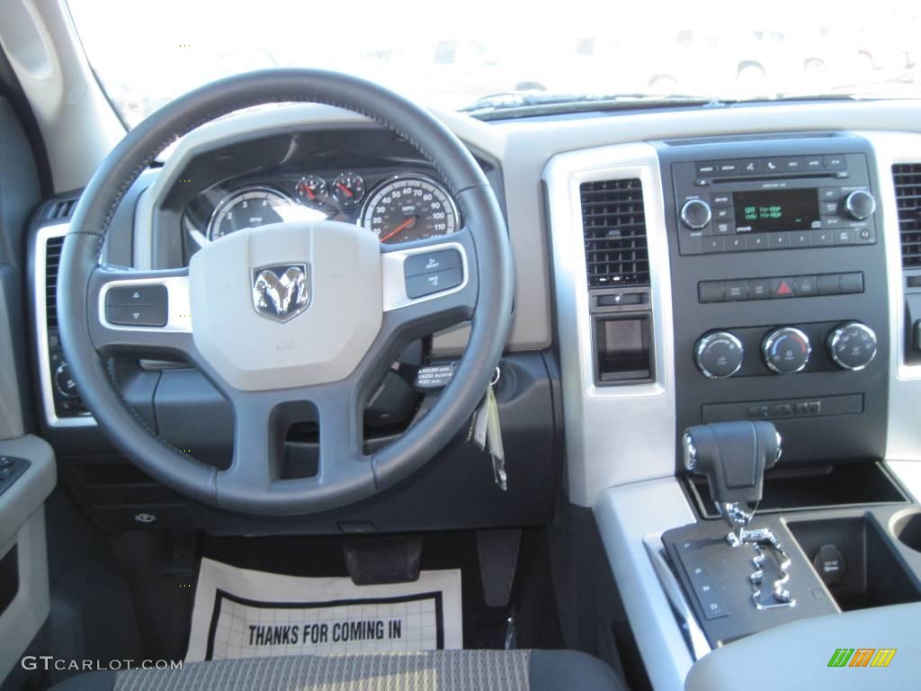 2010 Ram 1500 Big Horn Crew Cab - Brilliant Black Crystal Pearl / Dark Slate/Medium Graystone photo #7