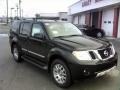 Super Black - Pathfinder LE 4x4 Photo No. 3