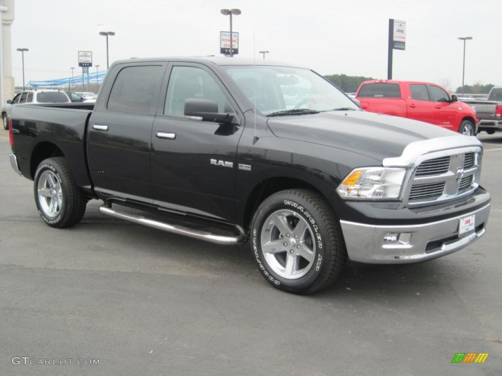 2010 Ram 1500 Big Horn Crew Cab 4x4 - Brilliant Black Crystal Pearl / Light Pebble Beige/Bark Brown photo #3