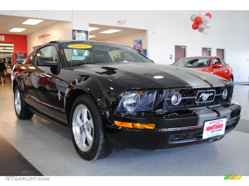 2007 Mustang V6 Premium Coupe - Black / Dark Charcoal photo #10