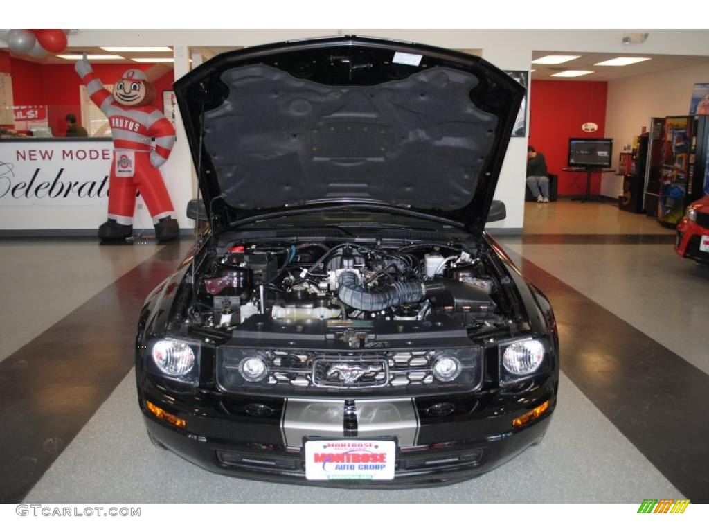 2007 Mustang V6 Premium Coupe - Black / Dark Charcoal photo #22