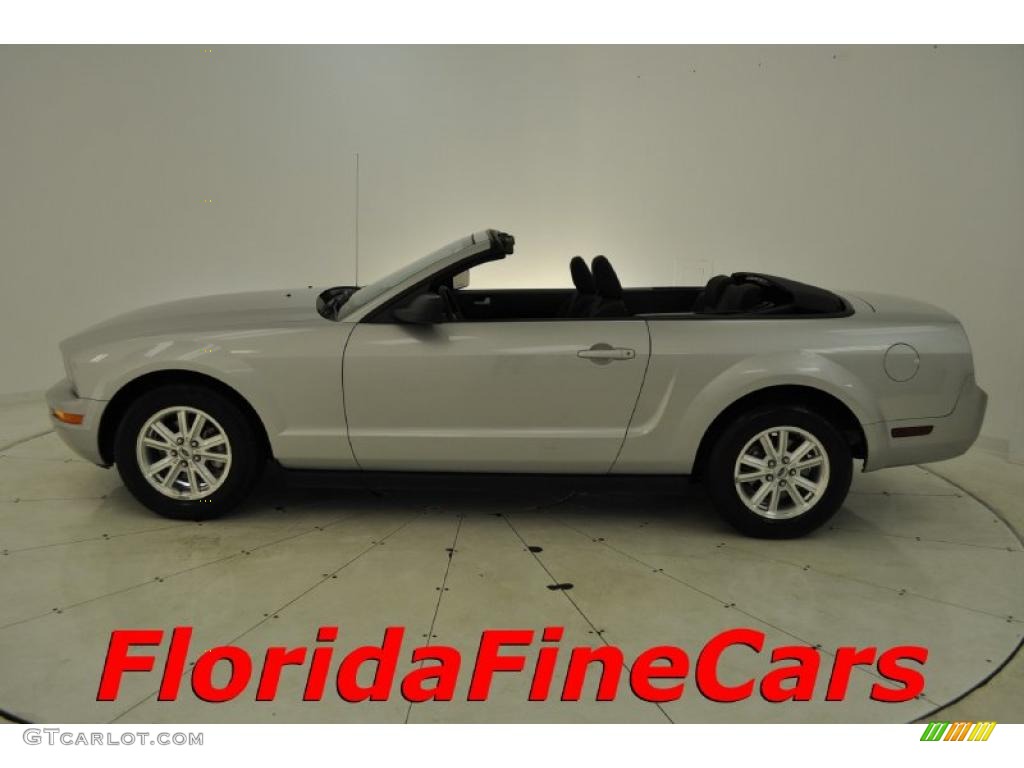 2008 Mustang V6 Deluxe Convertible - Brilliant Silver Metallic / Dark Charcoal photo #3