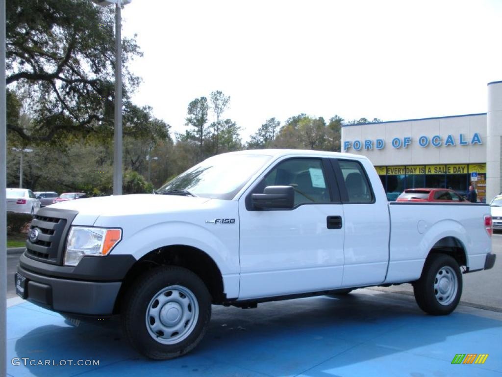 2010 F150 XL SuperCab - Oxford White / Medium Stone photo #1