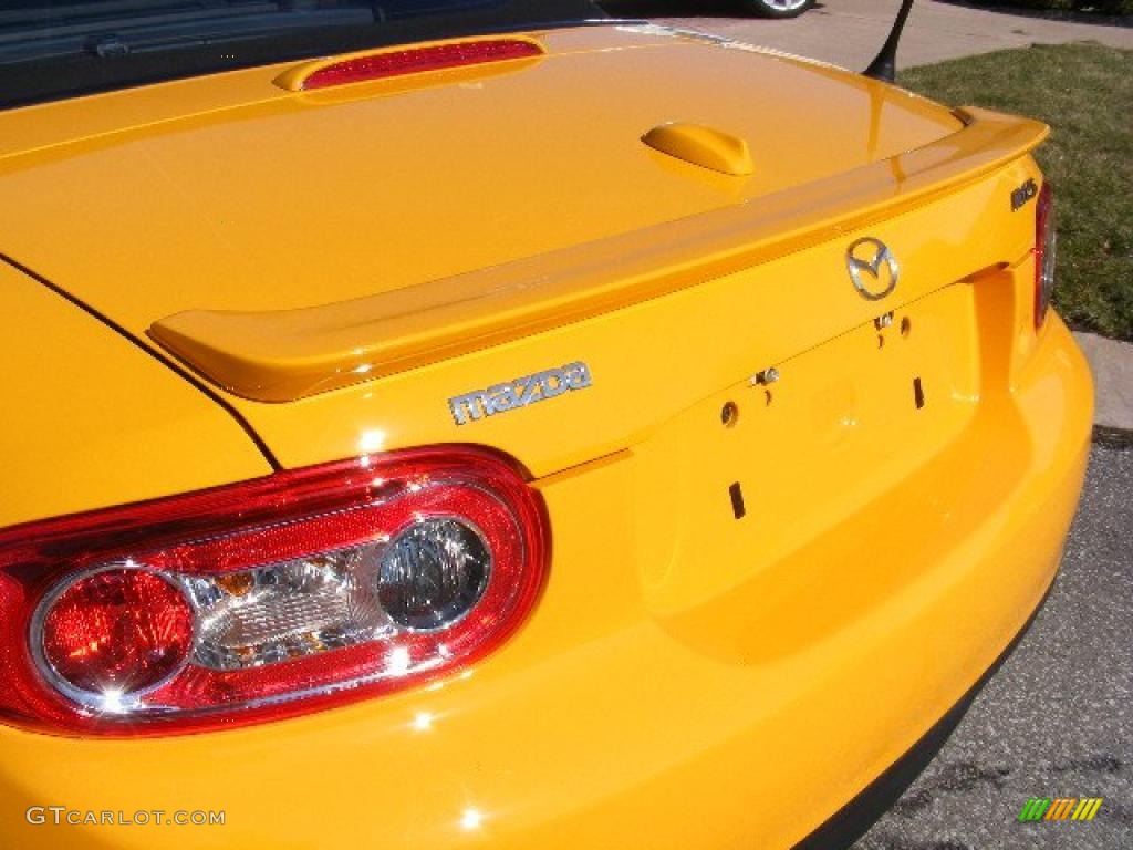 2009 MX-5 Miata Grand Touring Roadster - Competition Yellow / Black photo #26