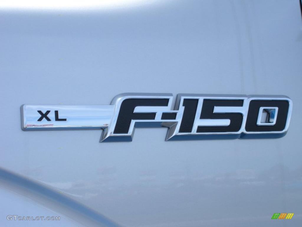 2010 F150 XL Regular Cab - Ingot Silver Metallic / Tan photo #4