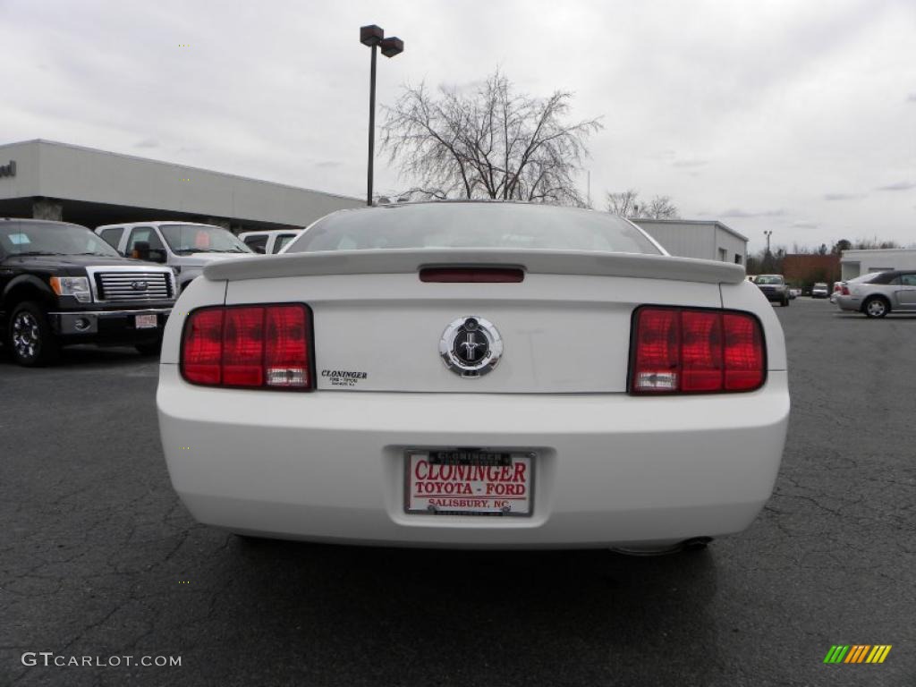 2009 Mustang V6 Premium Coupe - Performance White / Dark Charcoal photo #4