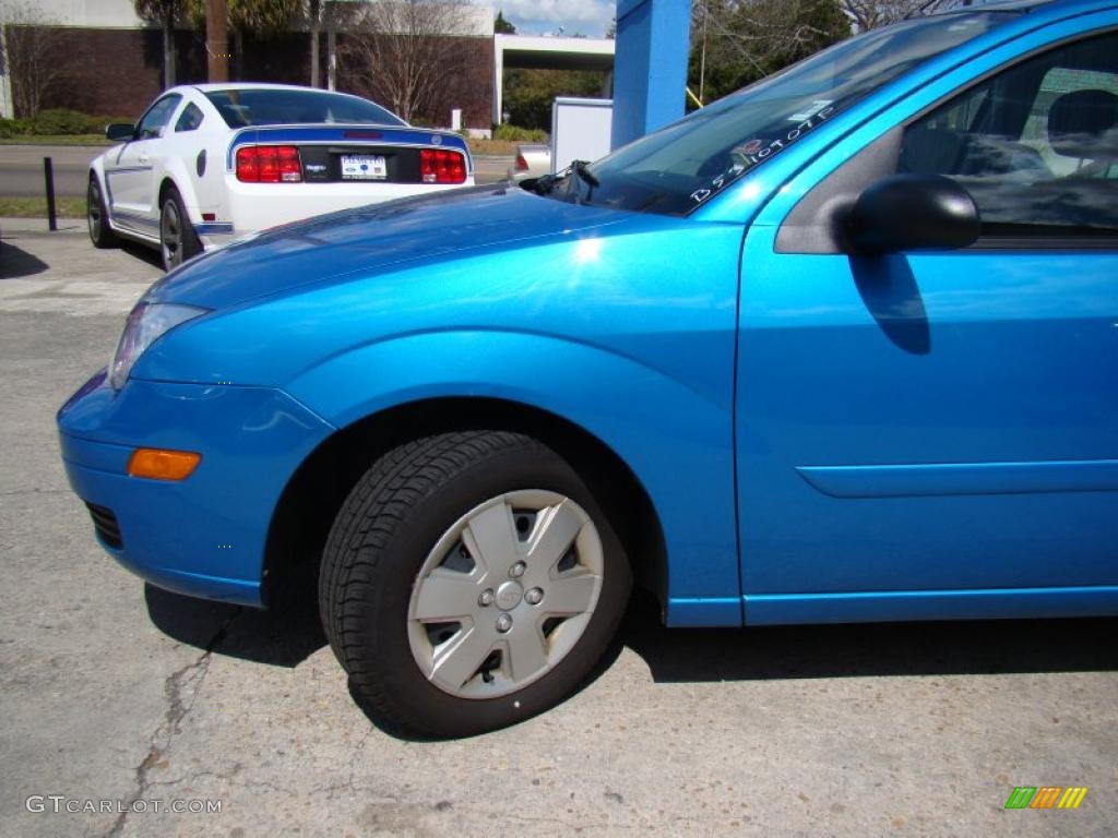 2007 Focus ZX4 SE Sedan - Aqua Blue Metallic / Charcoal/Light Flint photo #29
