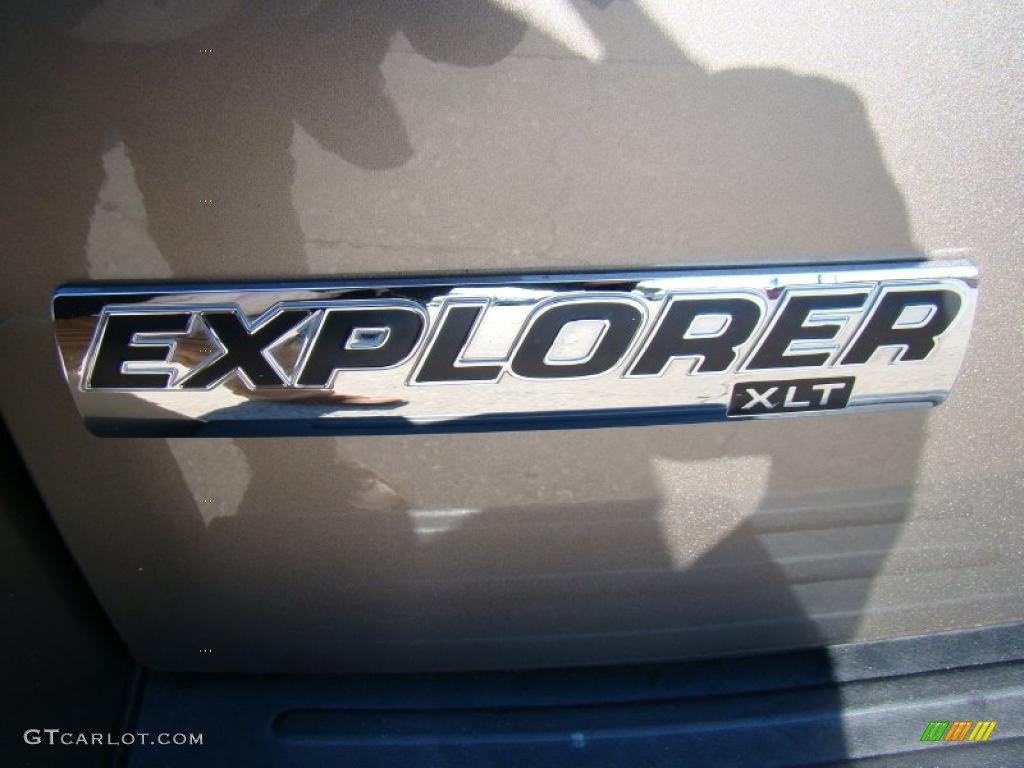 2006 Explorer XLT - Mineral Grey Metallic / Camel photo #43