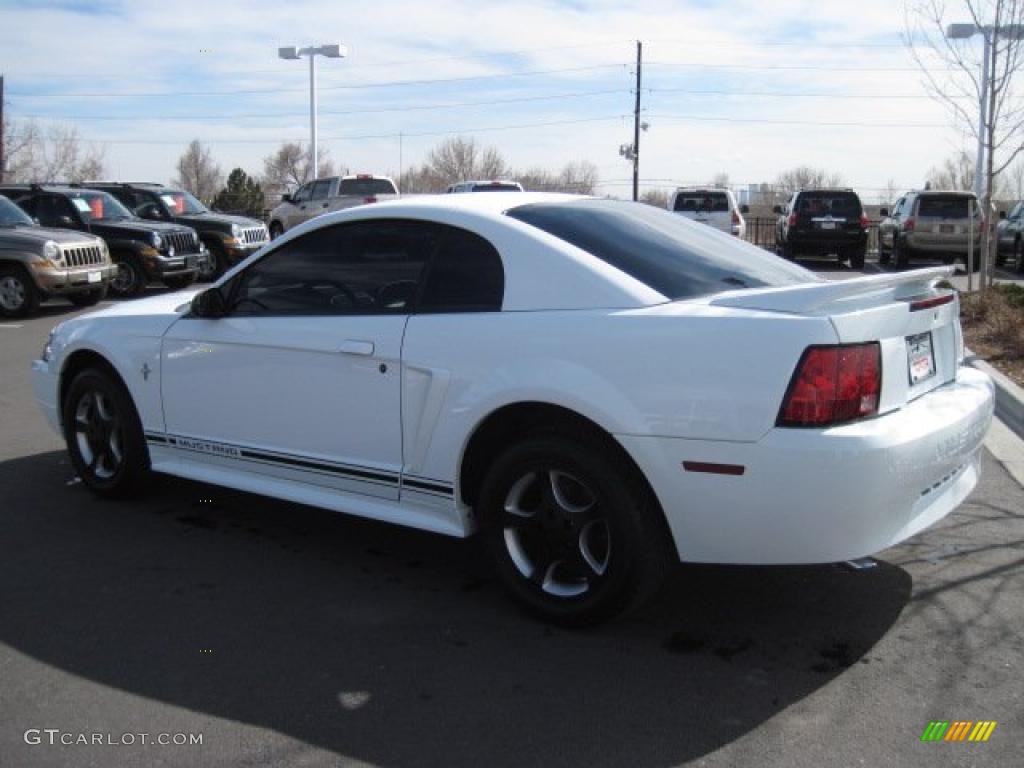 2000 Mustang V6 Coupe - Crystal White / Medium Graphite photo #4