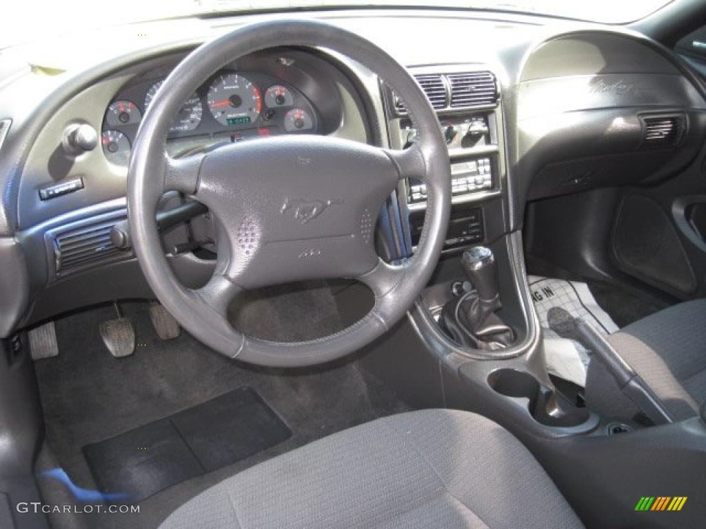 2000 Mustang V6 Coupe - Crystal White / Medium Graphite photo #14