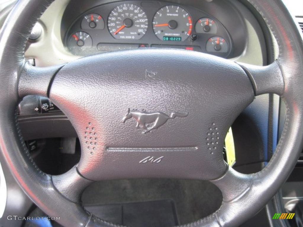 2000 Mustang V6 Coupe - Crystal White / Medium Graphite photo #15