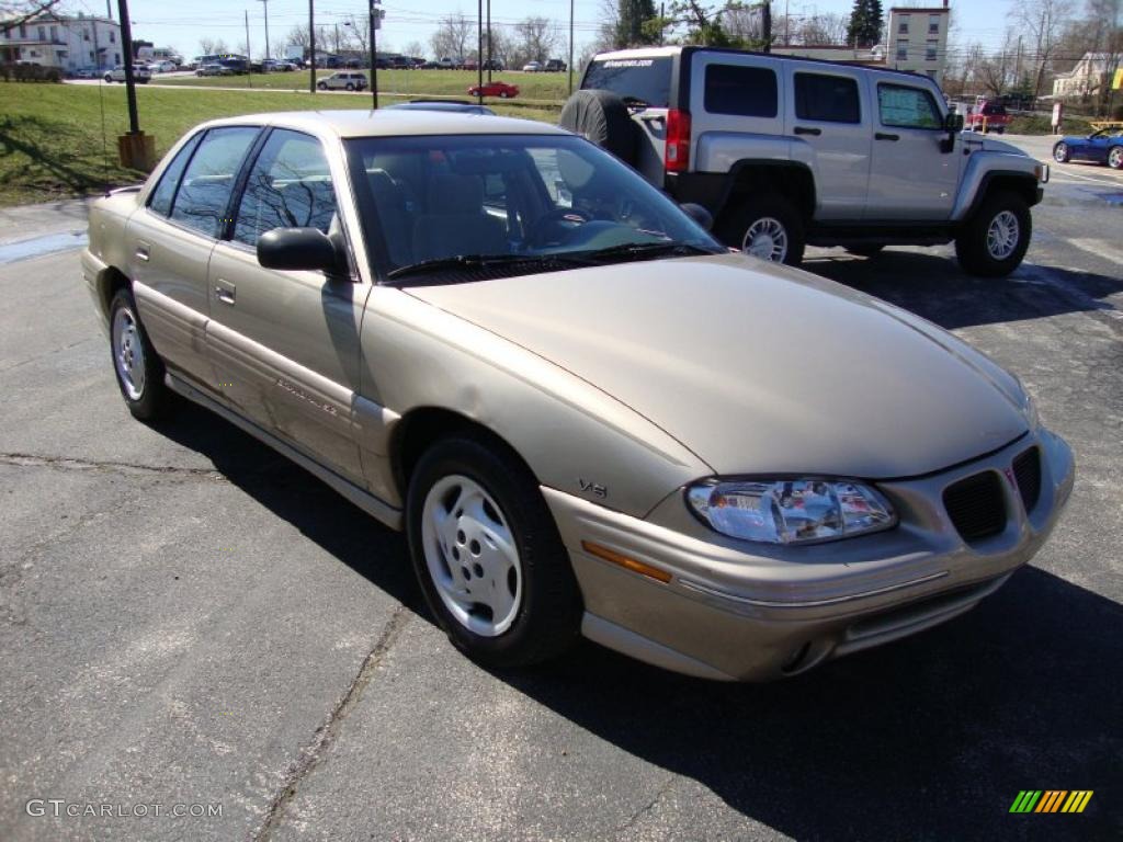 1997 Grand Am SE Sedan - Light Taupe Metallic / Taupe photo #3