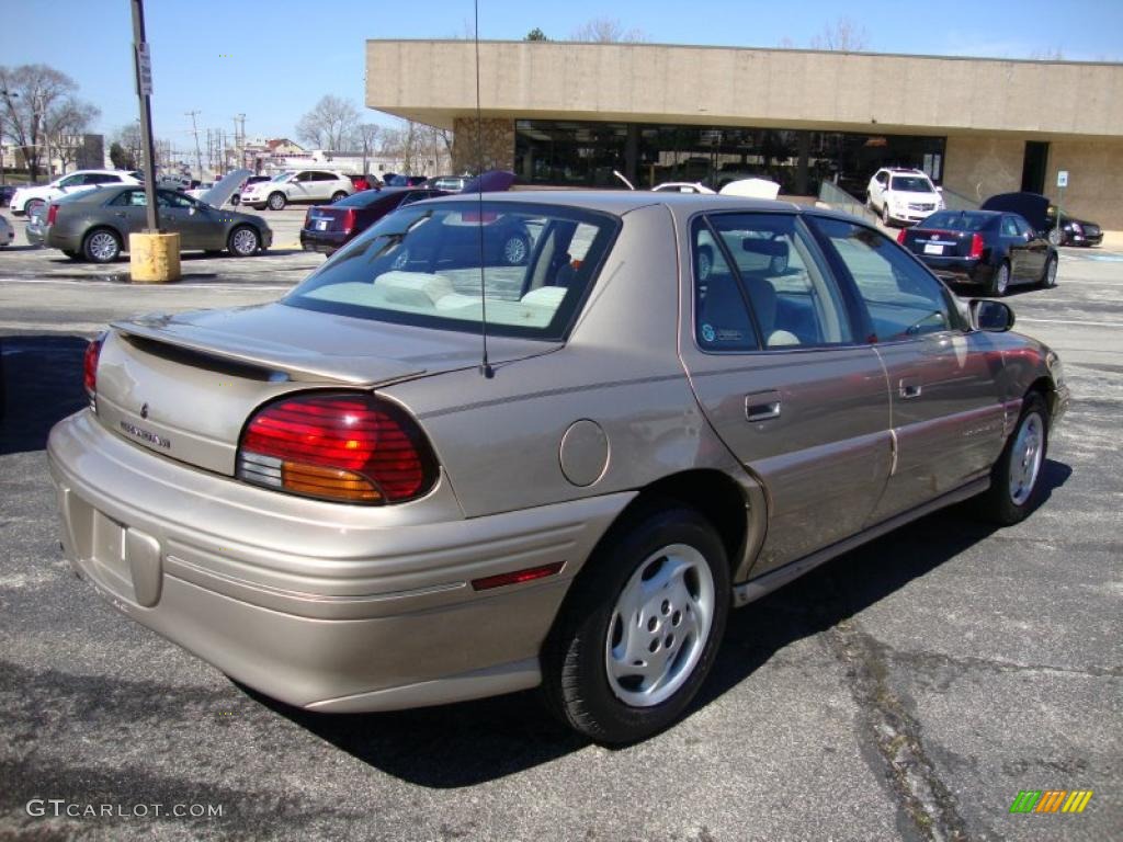 1997 Grand Am SE Sedan - Light Taupe Metallic / Taupe photo #6